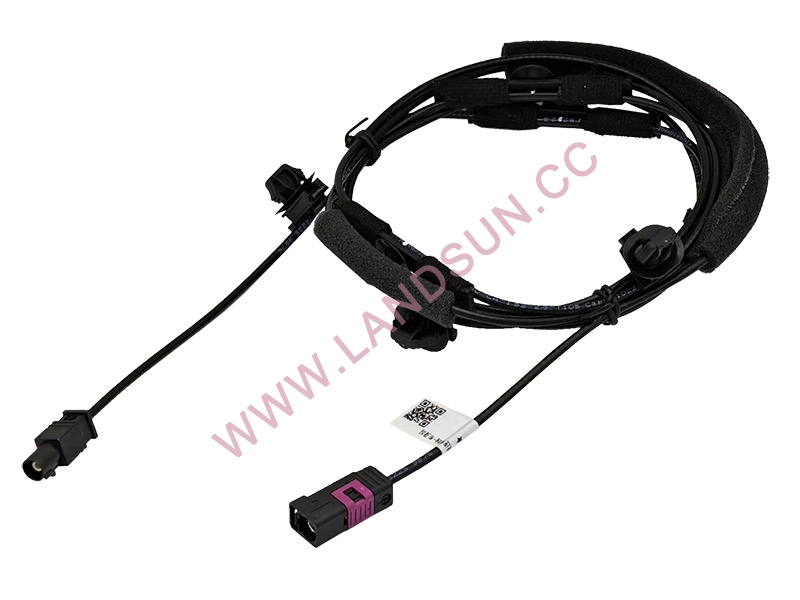 Radio antenna connection line - body section