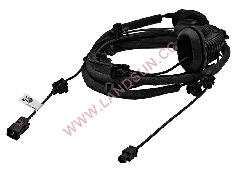 Radio antenna connection line - body section